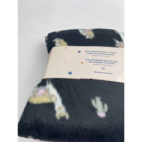 Long Sleeved pj set Womens Large Pyjamas Set With Socks Brand New. - Picture 4 of 5